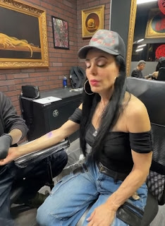 Maribel Guardia se tatúa en honor a Julián Figueroa